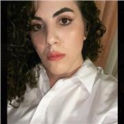 Madrelingua con diploma di scuola secondaria. Studentessa universitaria